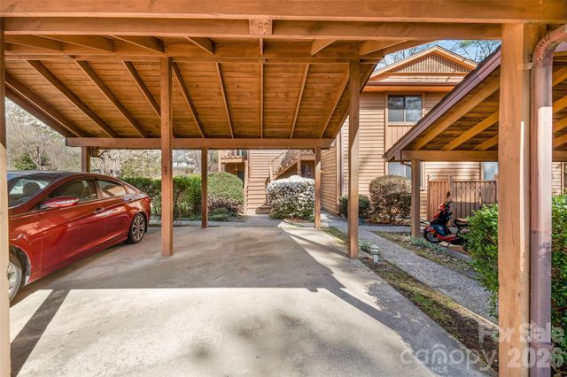 521 Courtwood Lane 8, Hendersonville, NC 28739