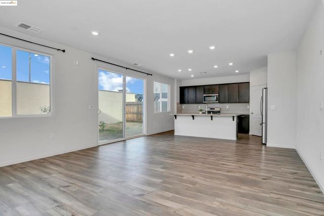 876 Diamante Way, Oakley, CA 94561