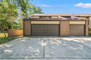 4450 Habersham Lane S 201, Richmond Heights, OH 44143