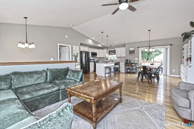2 Cordone Circle, West Haven, CT 06516
