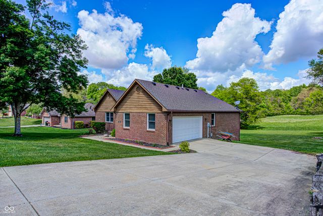 2100 Deer Lake Drive, Martinsville, IN 46151