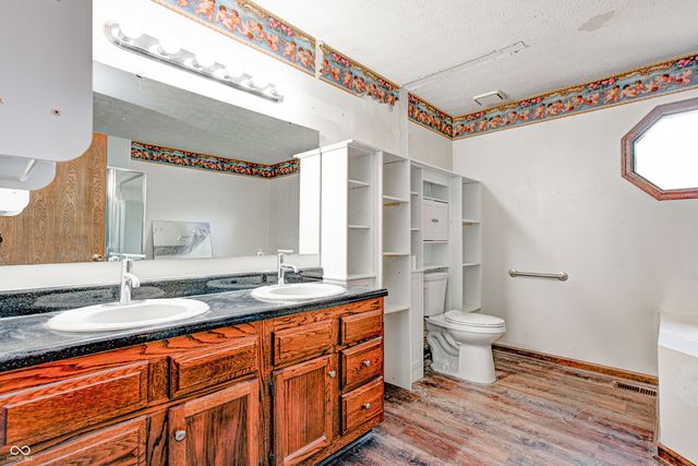 2100 Deer Lake Drive, Martinsville, IN 46151