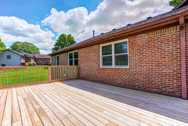 2100 Deer Lake Drive, Martinsville, IN 46151