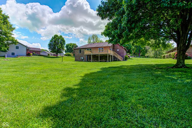 2100 Deer Lake Drive, Martinsville, IN 46151