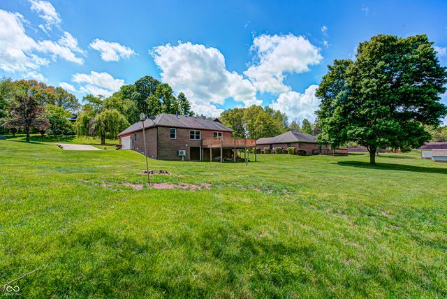 2100 Deer Lake Drive, Martinsville, IN 46151