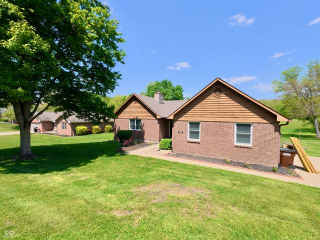 2100 Deer Lake Drive, Martinsville, IN 46151