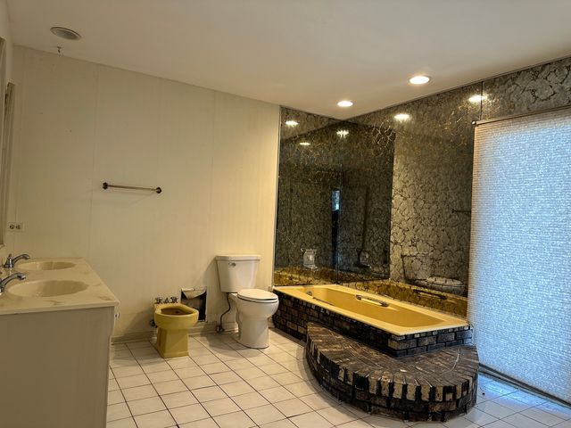 2507 Lincoln Avenue, Long Grove, IL 60047