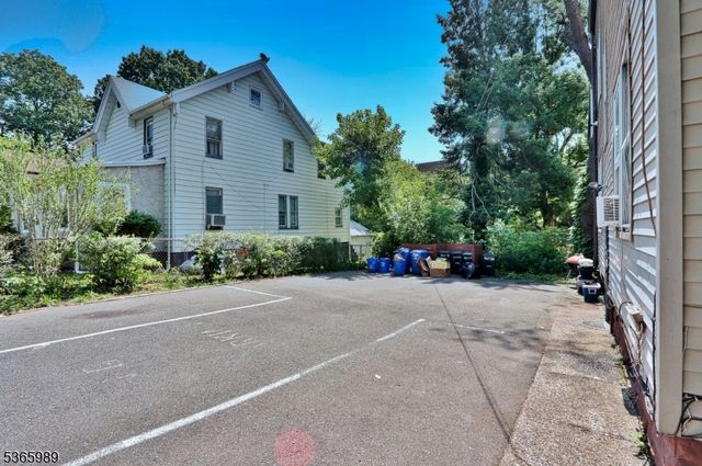 132 Hamilton St, East Orange City, NJ 07017