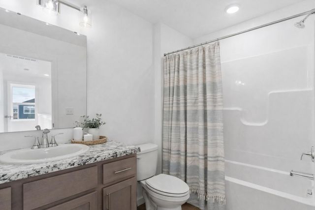 1755 N Boxwood Court, Brookline, MO 65619