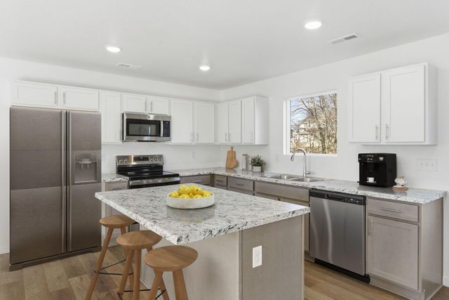 1755 N Boxwood Court, Brookline, MO 65619