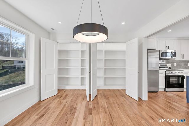 100 Tashua Road, Trumbull, CT 06611