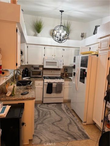43903 Kennsington, Lancaster, CA 93536