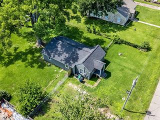 1011 N Arcola Street, Angleton, TX 77515