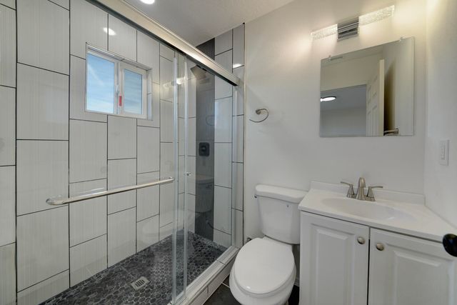 416 68th Street SW, Albuquerque, NM 87121