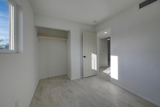 416 68th Street SW, Albuquerque, NM 87121