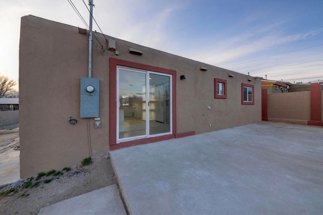 416 68th Street SW, Albuquerque, NM 87121