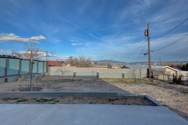 416 68th Street SW, Albuquerque, NM 87121