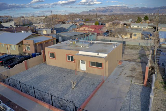 416 68th Street SW, Albuquerque, NM 87121