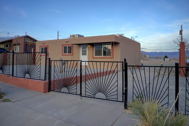 416 68th Street SW, Albuquerque, NM 87121