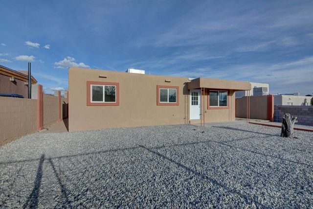 416 68th Street SW, Albuquerque, NM 87121