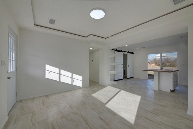 416 68th Street SW, Albuquerque, NM 87121