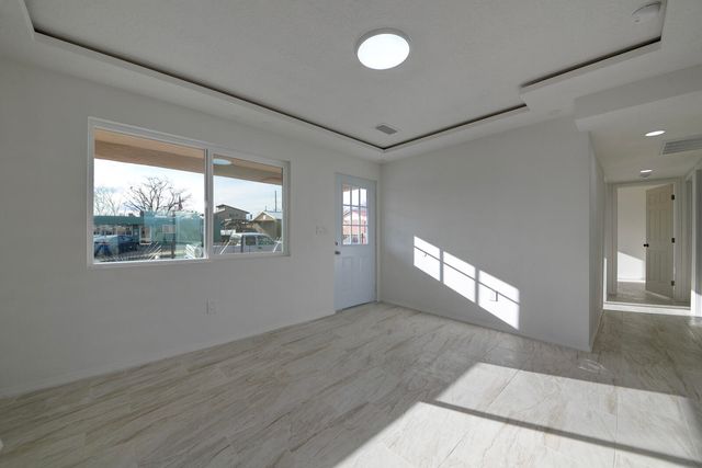 416 68th Street SW, Albuquerque, NM 87121