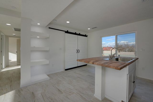 416 68th Street SW, Albuquerque, NM 87121