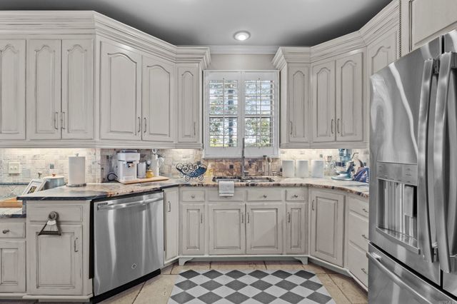 308 River Oaks Blvd, Searcy, AR 72143