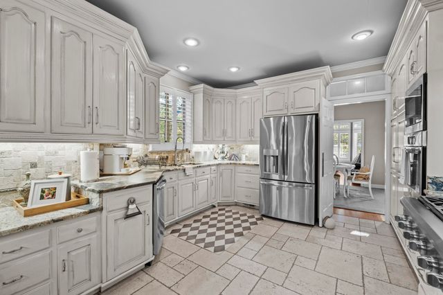 308 River Oaks Blvd, Searcy, AR 72143