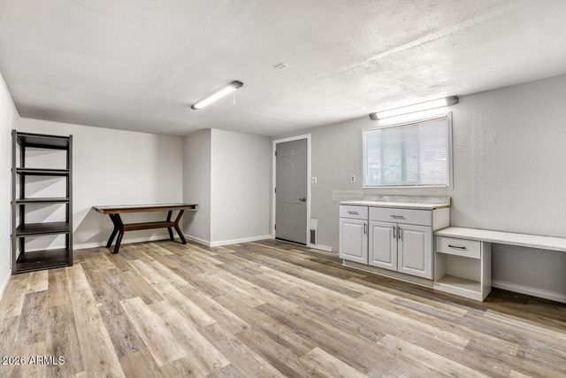 4932 W MERCER Lane, Glendale, AZ 85304