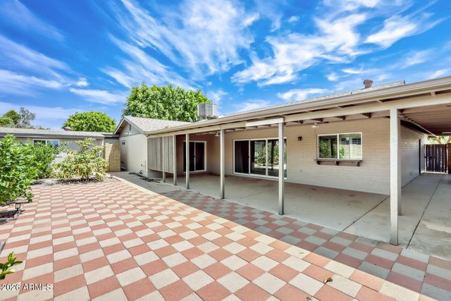 4932 W MERCER Lane, Glendale, AZ 85304
