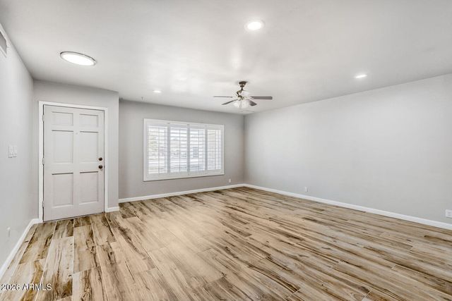 4932 W MERCER Lane, Glendale, AZ 85304