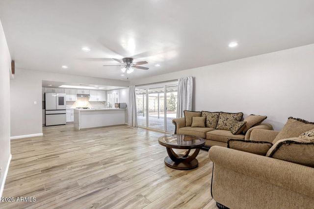 4932 W MERCER Lane, Glendale, AZ 85304