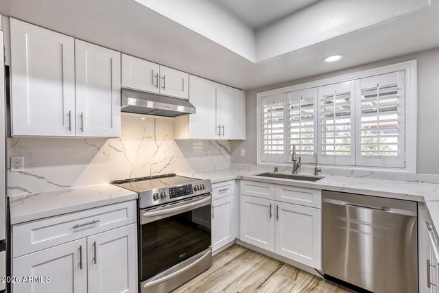 4932 W MERCER Lane, Glendale, AZ 85304