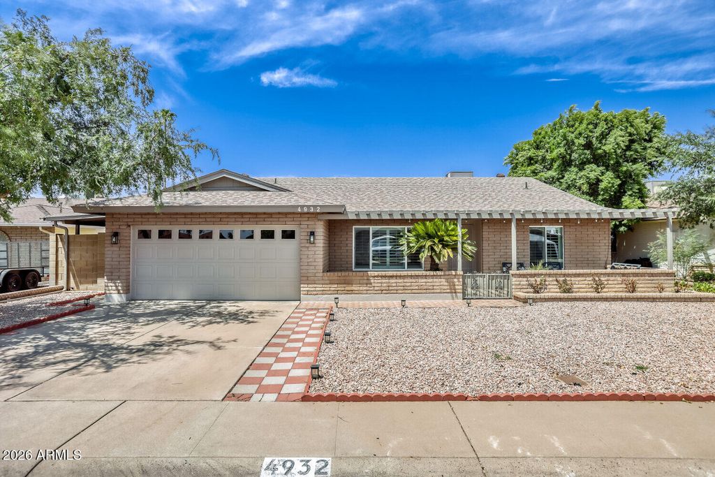 4932 W MERCER Lane, Glendale, AZ 85304