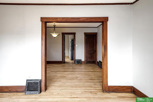 1112 S 60th Street, Omaha, NE 68106