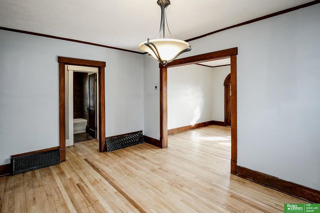 1112 S 60th Street, Omaha, NE 68106