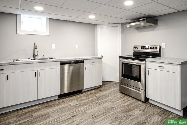 1112 S 60th Street, Omaha, NE 68106