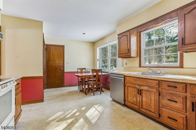 1 Mountain View Dr, Chester Twp., NJ 07930