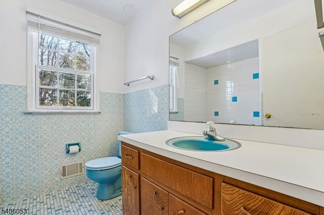 1 Mountain View Dr, Chester Twp., NJ 07930