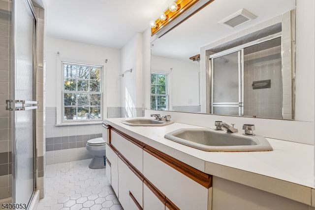 1 Mountain View Dr, Chester Twp., NJ 07930