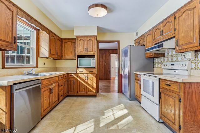 1 Mountain View Dr, Chester Twp., NJ 07930