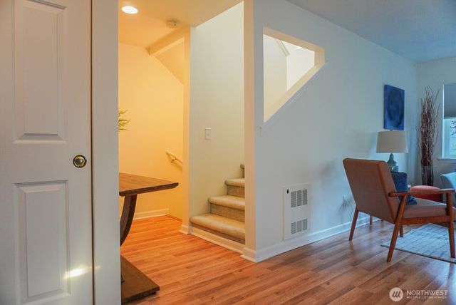 9426 Linden Avenue N, Seattle, WA 98103