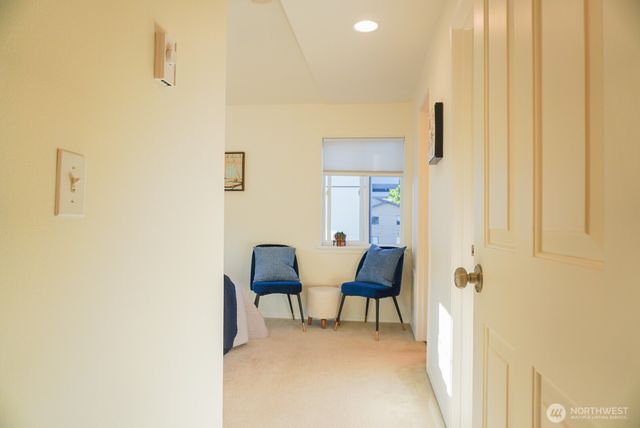 9426 Linden Avenue N, Seattle, WA 98103