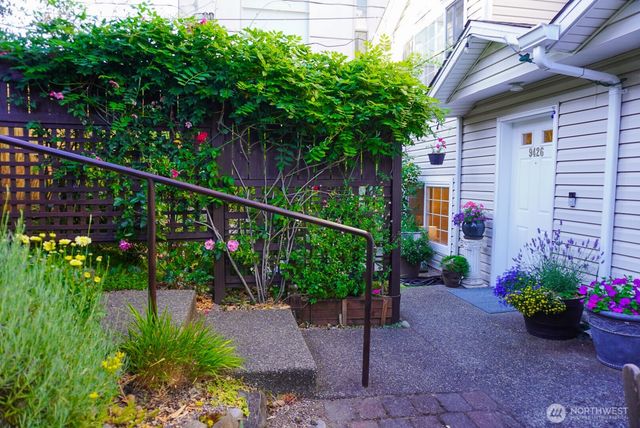 9426 Linden Avenue N, Seattle, WA 98103
