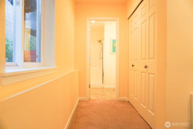 9426 Linden Avenue N, Seattle, WA 98103
