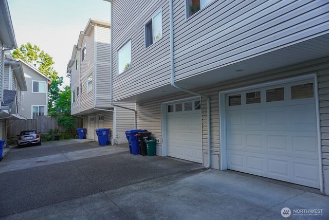 9426 Linden Avenue N, Seattle, WA 98103