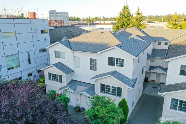 9426 Linden Avenue N, Seattle, WA 98103