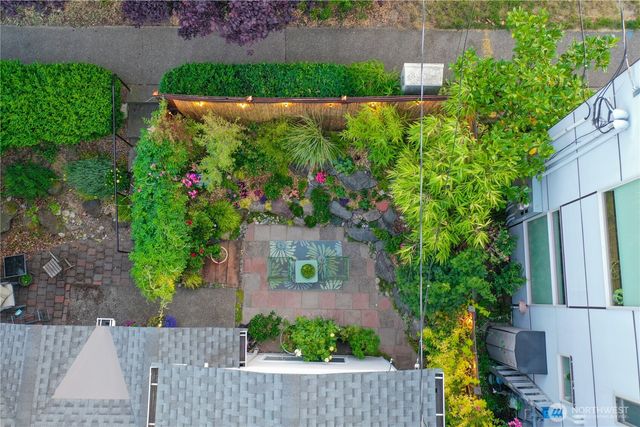 9426 Linden Avenue N, Seattle, WA 98103