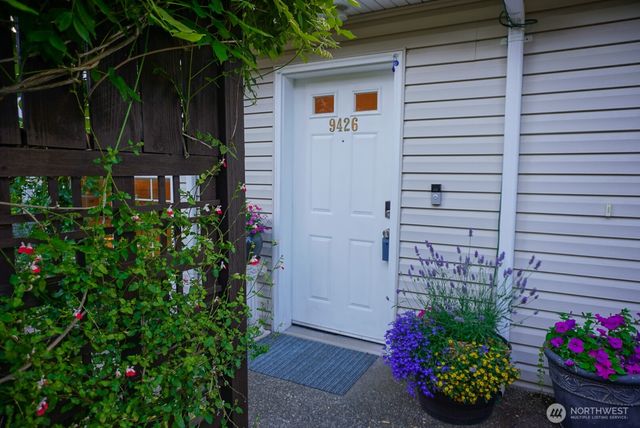 9426 Linden Avenue N, Seattle, WA 98103